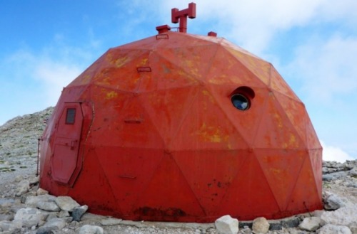 Italian rifugio, Monte Amaro P1810 (photo: Martin Richardson)