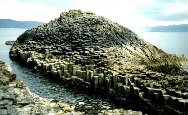 Rocks on Staffa (photo: Alan Dawson)